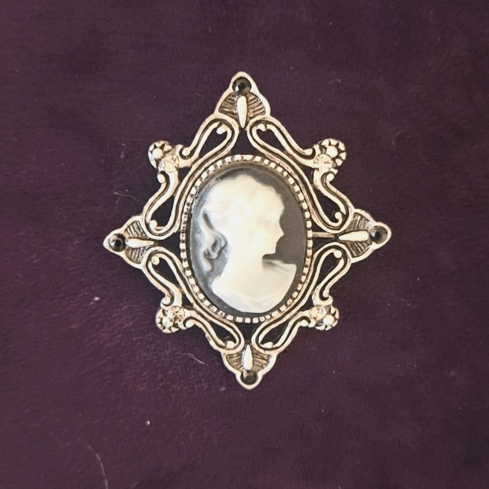 Vintage style Silver tone and Black Cameo Brooch pin
